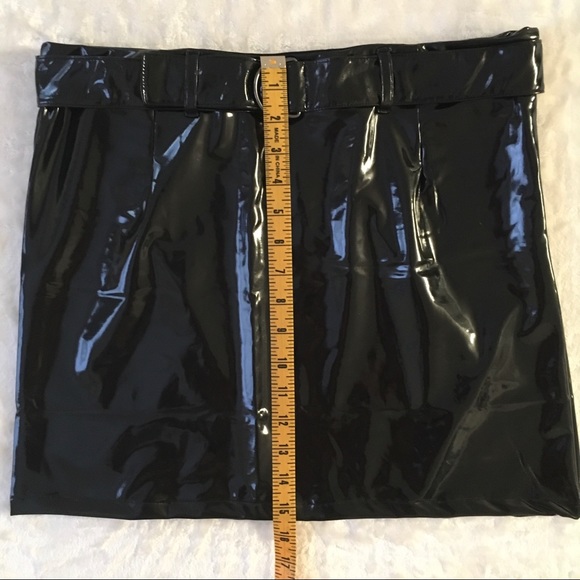 H&M NWT A-line shiny mini skirt ring belt black M - Picture 3 of 15